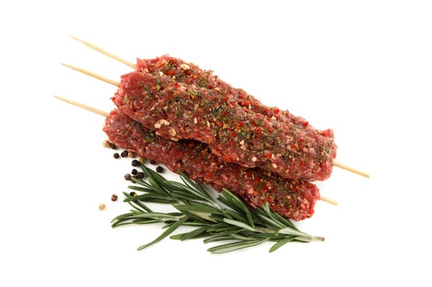 Brochettes de viande hachée